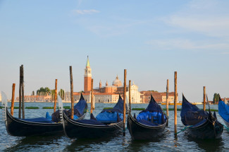 Gondeln in Venedig vor San Giorgio Maggiore