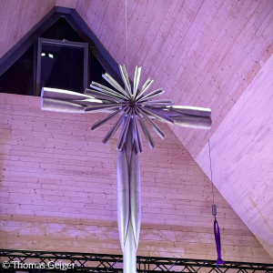 Das große Kreuz in der neu renovierten Christuskirche