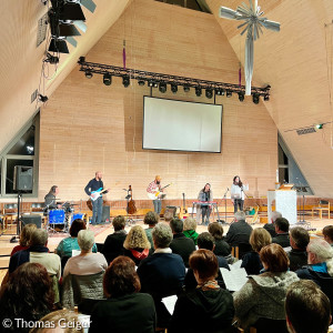"Die alte Dame und Herr Mond" singen mit den Anwesenden in der Christuskirche